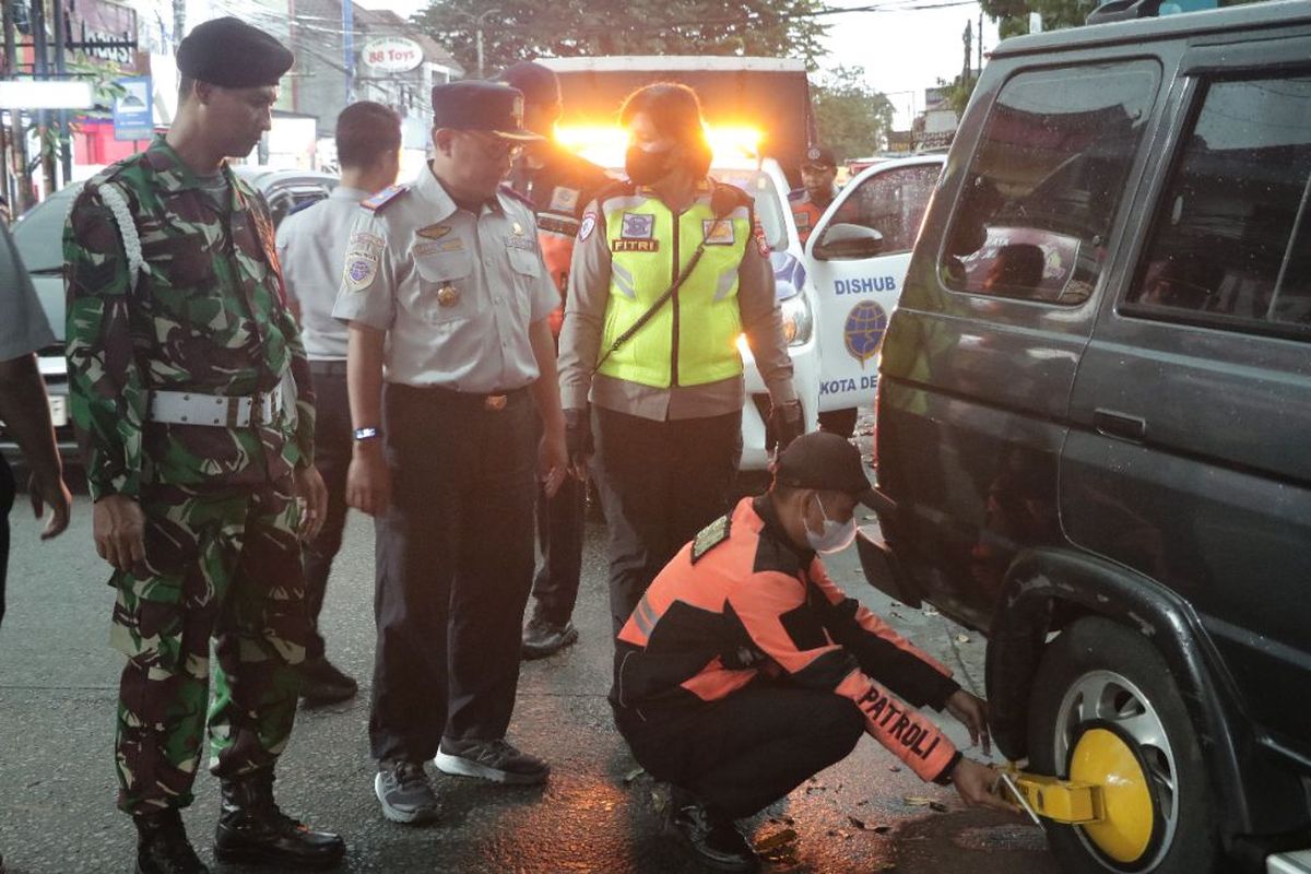 Dishub Depok, parkir liar, parkir sembarangan, Parkir Sembarangan di Depok Bakal Disanksi, Ini Lokasi yang Dilarang