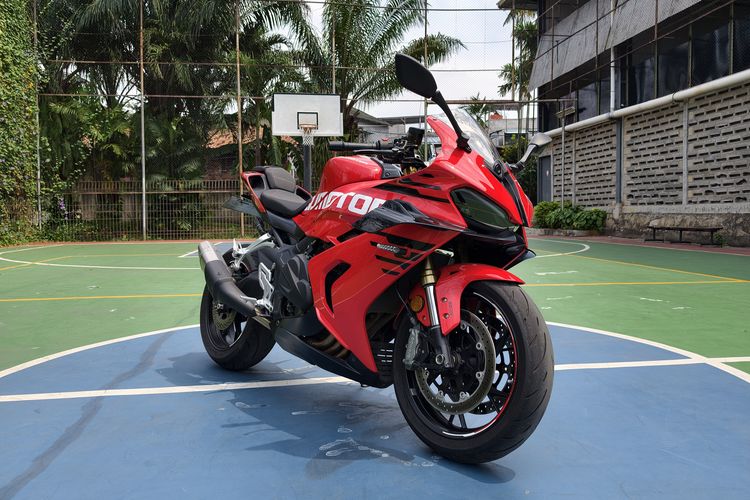 SRK 800 RR, ZX-6R, supersport, Beda Rp 41 Juta, Pilih QJMotor SRK 800 RR atau Kawasaki ZX-6R?