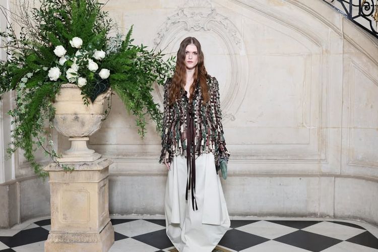 Dua Lipa, Demi Moore, 8 Style Selebritas di Paris Couture Fashion Week Spring 2026, Ada Dua Lipa, 1. Dua Lipa, 2. Demi Moore, 3. Ethel Cain, 4. Karlie Kloss, 5. Gemma Chan , 6. Diane Kruger, 7. Elton John, 8. Carla Bruni 