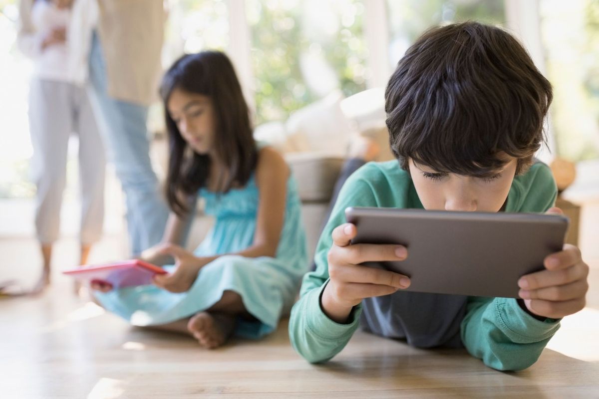Mengapa Anak di Bawah 16 Tahun Dinilai Belum Siap Bermedia Sosial?, Anak di bawah 16 tahun belum siap secara mental, Kebutuhan anak di bawah 16 tahun masih seputar pendidikan dan hiburan, Risiko yang lebih besar dibandingkan manfaatnya, Pembatasan dinilai sebagai langkah preventif