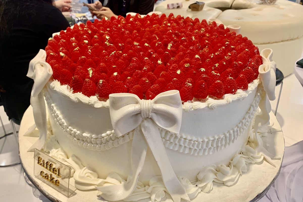 Tren kue pernikahan, tren kue pernikahan datar dan lebar, tren kue pernikahan 2026, italian wedding cake, kue pernikahan al ghazali dan alyssa daguise, Italian Wedding Cake ala Pernikahan Al Ghazali, Bakal Tren Kue Pengantin 2026
