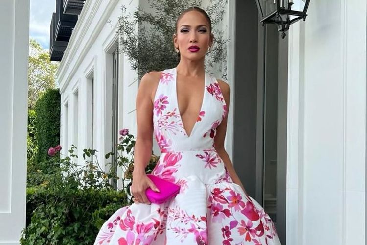 Jennifer Lopez, JLo Beauty, influencer, Jlo beauty, Jennifer Lopez Jawab Tuduhan Hanya Pakai JLo Beauty Saat Buat Konten