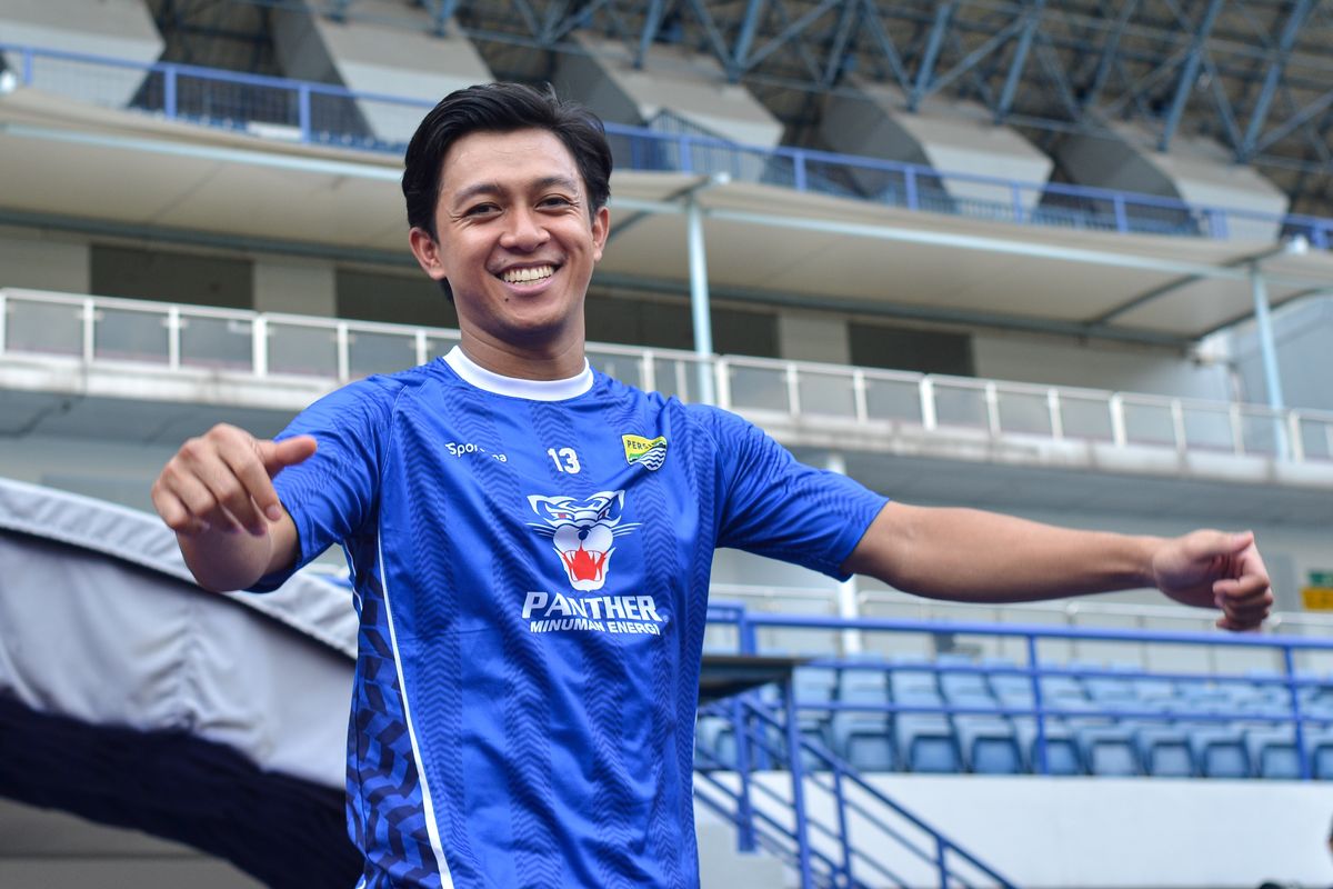 Persib, Febri Hariyadi, Persib Bandung, Liga 1 2024-2025, Piala Presiden 2024, Bojan Hodak, Kisah Pantang Menyerah Febri Hariyadi Pulih dari Cedera ACL