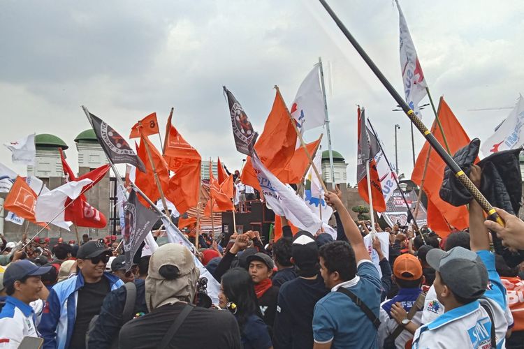 buruh, demo, Senayan, rute alternatif, Demo Buruh di JCC Senayan: Simak Rute Alternatif Agar Tak Terjebak Macet