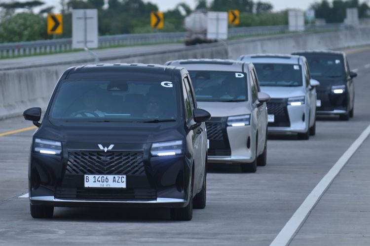 Toyota, hybrid, Veloz Hybrid, Suzuki Ertiga Hybrid, Innova Zenix, Step WGN e:HEV, harga mobil, 7 seater, veloz hybrid, Veloz Hybrid vs Rival, Siapa 7-Seater Hybrid Termurah Saat Ini?