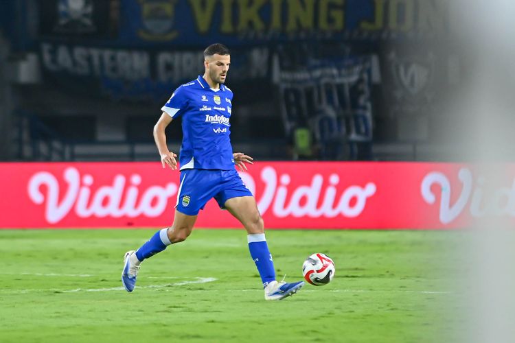 Patricio Matricardi, Super League 2025-2026, Persib, Eliano Reijnders, Bojan Hodak, Rapor Patricio Matricardi di Persib, Bek Tengah Minim Kartu