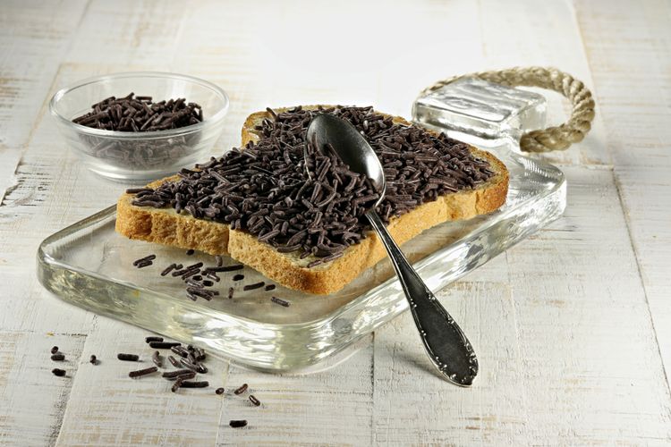 meses cokelat, kuliner belanda, apa itu hagelslag Belanda, hagelslag adalah, sejarah topping meses cokelat di roti, asal usul topping meses cokelat di roti, sejarah roti meses, asal usul roti meses, Sejarah Roti Meses, Jejak Kuliner Manis dari Belanda ke Indonesia