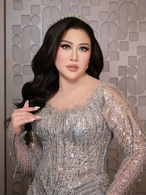 Yeni Rahmawati, Rully Anggi Akbar, MUA Adi Rustana, Boiyen, Boiyen menikah, boiyen sudah menikah, yeni rahmawati, gaya pernikahan boiyen, mua adi rustana, Gaya Pernikahan Boiyen, Anggun dalam Balutan Adat Sunda dan Sentuhan Modern
