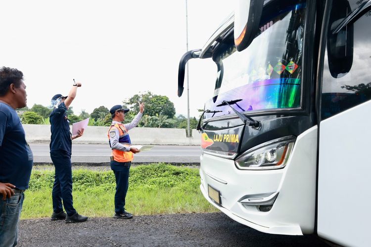 Zero ODOL, pelanggaran, Dinas Perhubungan, Kemenhub, pemerintah, Awal 2026, Kemenhub Terapkan SIM PKB Fullcycle Nasional