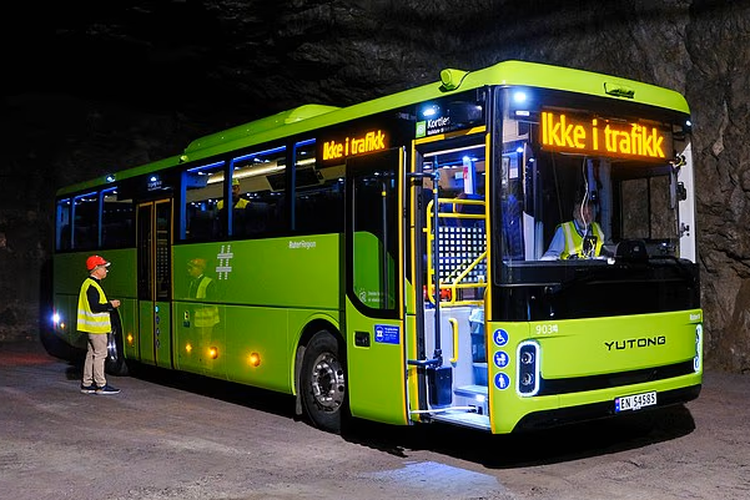 kenaikan harga BBM, bus listrik, angkutan umum, Bus Listrik Bisa Jadi Solusi Transportasi Saat Terjadi Krisis BBM