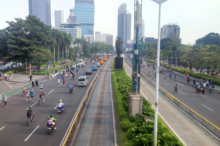 Halte transjakarta, mobil listrik, ban motor, gerbang tol, car free, 7 Gerbang Tol Dalkot Tutup, Tambal Ban Instan