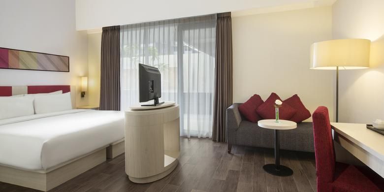 hotel di Pekalongan, 5 Rekomendasi Hotel di Pekalongan, Cocok untuk Liburan dan Trip Bisnis, 1. Aston Pekalongan Syariah Hotel &amp; Conference Center, 2. Howard Johnson by Wyndham Pekalongan, 3. Hotel Dafam Pekalongan, 4. Hotel Santika Pekalongan, 5. The Sidji Hotel Pekalongan