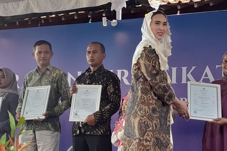 Kulon Progo, sertifikat halal, Jual Gorengan dan Kopi, Pedagang Angkringan di Desa Wisata Kulon Progo Dapat Sertifikat Halal