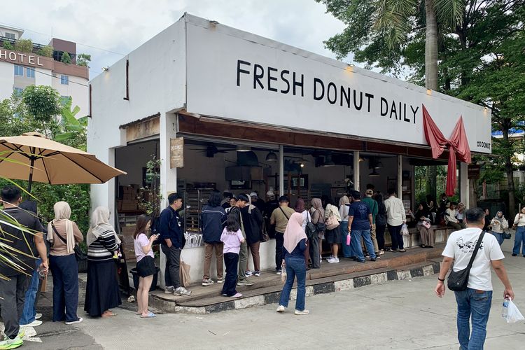 Jalan-jalan Modal Jalan Kaki di Blok M, Ini Spot yang Bisa Kamu Datangi, 1. Coba dessert viral, 2. Minum matcha, 3. Beli buku bekas murah, 4. Foto kekinian ala Gen Z, 5. Makan-makan di pujasera, 6. Mampir ke Blok M Hub, 7. Coba mesin tiramisu otomatis, 8. Beli pakaian bekas