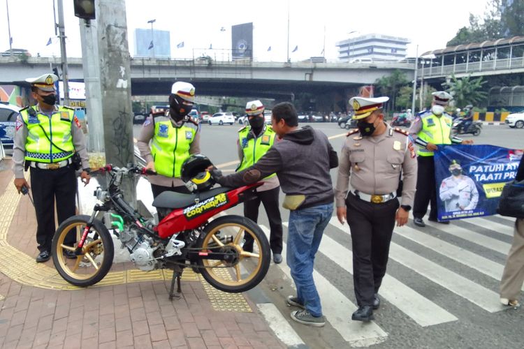 Operasi Patuh, pelanggaran lalu lintas, operasi patuh jaya, Denda Tilang, denda pelanggaran lalu lintas, Operasi Patuh 2025: Jenis Pelanggaran yang Diincar dan Besaran Dendanya