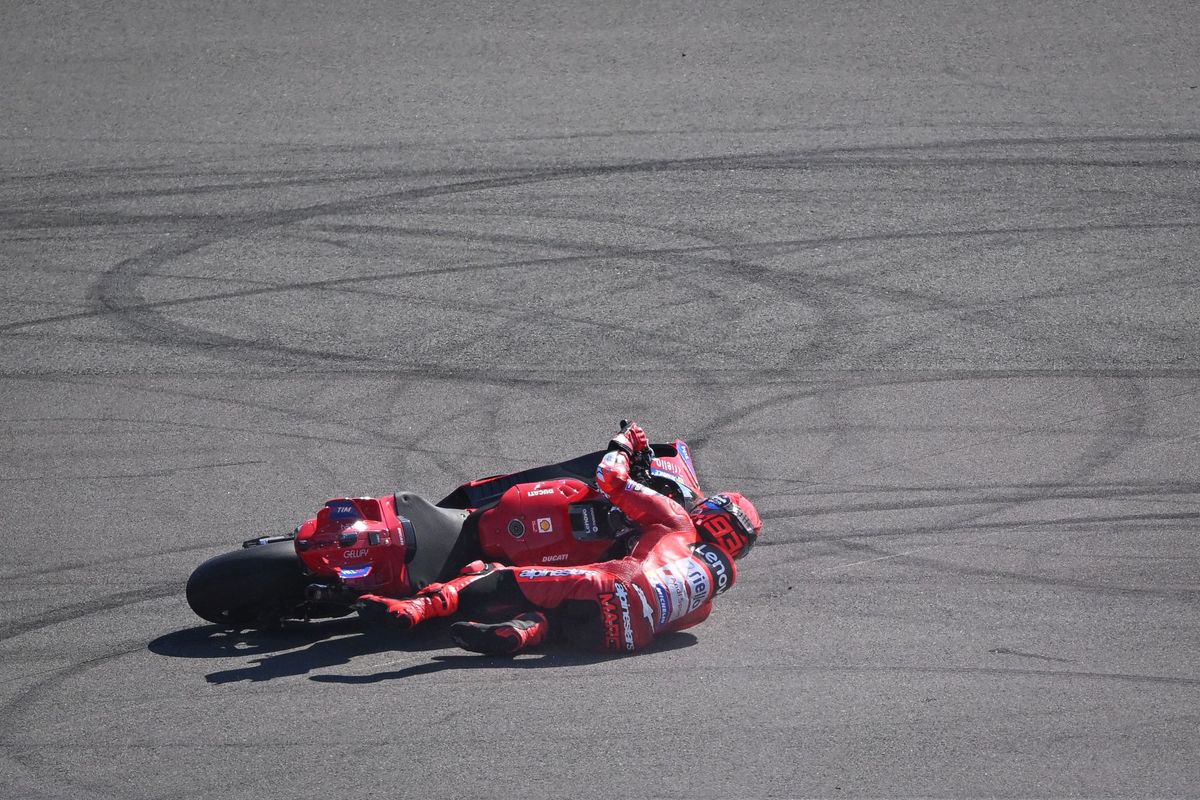 Marc Marquez, MotoGP Indonesia, Sirkuit Mandalika, Marco Bezzecchi, Marc Marquez jatuh, MotoGP Mandalika 2025, MotoGP Indonesia 2025, hasil motogp mandalika 2025, marc marquez crash, Marc Marquez soal Crash di MotoGP Mandalika 2025: Sedih, Bezzecchi Minta Maaf