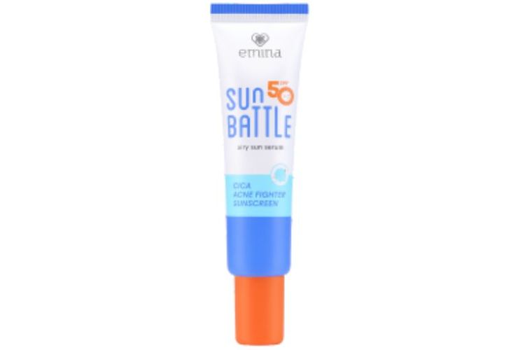 acne-prone, komedo, sunscreen, Wardah, kulit berjerawat, Anessa, 12 Rekomendasi Sunscreen Non-comedogenic Ringan untuk Kulit Sensitif dan Berjerawat, 1. Wardah UV Shield Acne Calming Sunscreen Serum SPF50 PA++++, 2. Anessa Perfect UV Sunscreen Skincare Gel SPF50+ PA++++, 3. Labore Acne Oil Correct Physical Sunscreen SPF50+ PA++++, 4. Skintific 5X Ceramide Serum Sunscreen SPF50+ PA++++, 5. NPure Cica Beat The Sun Matte SPF50+ PA++++, 6. La Roche-Posay Anthelios UVMune 400 Oil Control Gel-Cream SPF50+, 7. Emina Sun Battle SPF50 PA++++ Cica Acne Fighter, 8. OMG Acne &amp; Oil Control UV Barrier Sunscreen SPF50 PA++++, 9. Amaterasun Physical Sunscreen SPF50+ PA++++, 10. Bioré UV Aqua Rich Watery Essence SPF50+ PA++++, 11. Azarine Hydramax-C Sunscreen Serum SPF50 PA++++, 12. Facetology Triple Care Sunscreen Tinted SPF50 PA++++