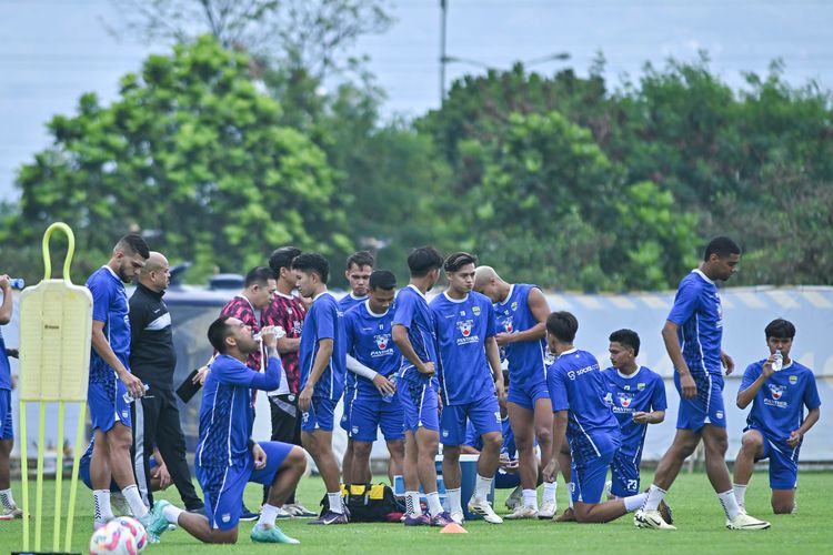Persib, Bojan Hodak, Liga 1 2025-2026, Patricio Matricardi, Piala Presiden 2025, Persib Bandung, Berita Foto, BERITA FOTO: Potret Pemain Baru Persib di Latihan Perdana Pramusim