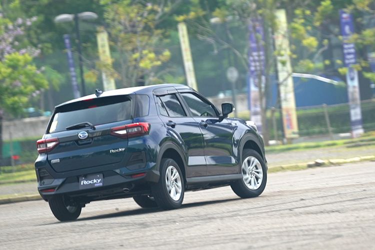 Audio, jepang, Daihatsu, Rocky, penyesuaian, Rocky Hybrid, material, Japan Mobility Show 2025, Dikirim Bulan Ini, Apa Bedanya Rocky Hybrid di Jepang dan Indonesia?