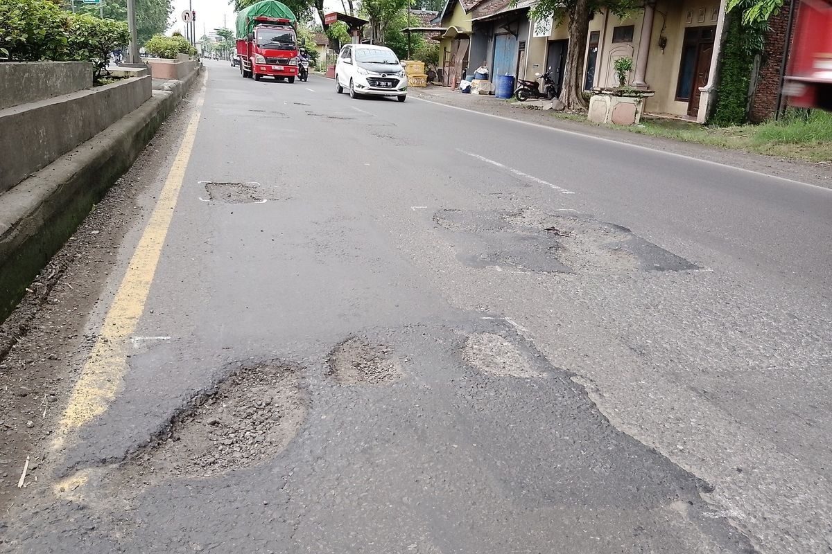 jalan rusak, provinsi dengan jalan rusak terpanjang di Indonesia, provinsi dengan jalan rusak terbanyak, provinsi jalan rusak terbanyak di indonesia, provinsi dengan jalan rusak terpanjang di indonesia, 10 Provinsi dengan Jalan Rusak Terbanyak, Kaltim Duduk di 5 Besar