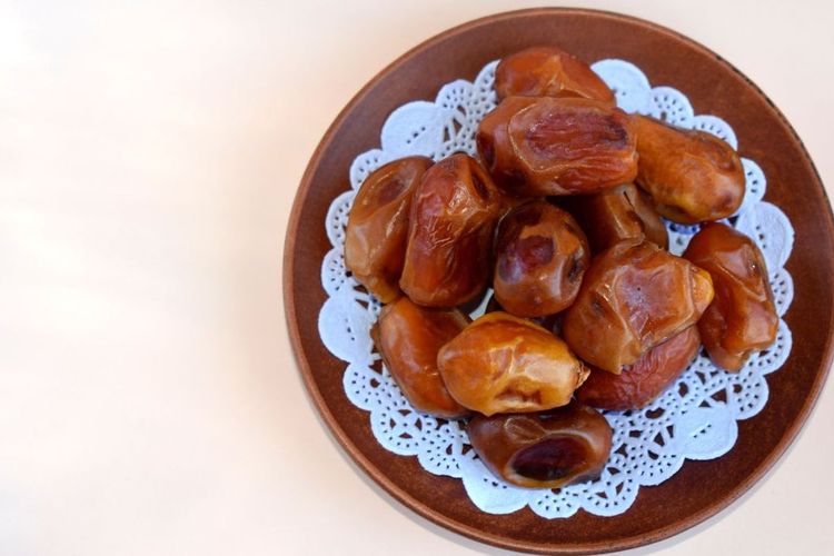 kurma, manfaat kurma, efek samping kurma, Efek Samping Kurma, Bisa Menaikkan Berat Badan dan Picu Sesak Napas, 1. Picu masalah pada perut, 2. Serangan asma, 3. Berat badan naik, 4. Hiperkalemia, 5. Potensi gula darah naik