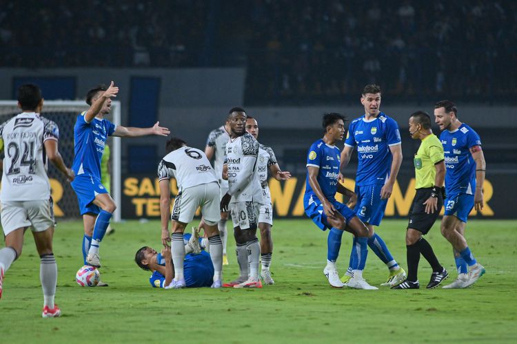 Persib, Bali United, Persib Bandung, Liga 1 2024-2025, Berita Foto, Persib Bandung vs Bali United, BERITA FOTO Pertunjukan Karakter Juara Persib Bandung Saat Kalahkan Bali United