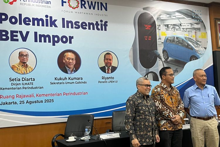 insentif impor, produksi dalam negeri, emisi rendah, mobil listrik, Insentif Mobil Listrik Cukup Hingga 2025, Begini Kata Ahli!, Insentif Impor Mobil Listrik Tidak Perlu Diperpanjang Pasca-2025, Penjualan Mobil Listrik Meningkat, Namun Tidak Adil bagi Produsen Dalam Negeri, Gaikindo: Insentif Impor Tekan Kinerja Industri Otomotif, Kendaraan Rendah Emisi Bantu Kurangi Polusi, tetapi Perlu Perhatian, Sikap Pemerintah Terhadap Insentif Impor Mobil Listrik
