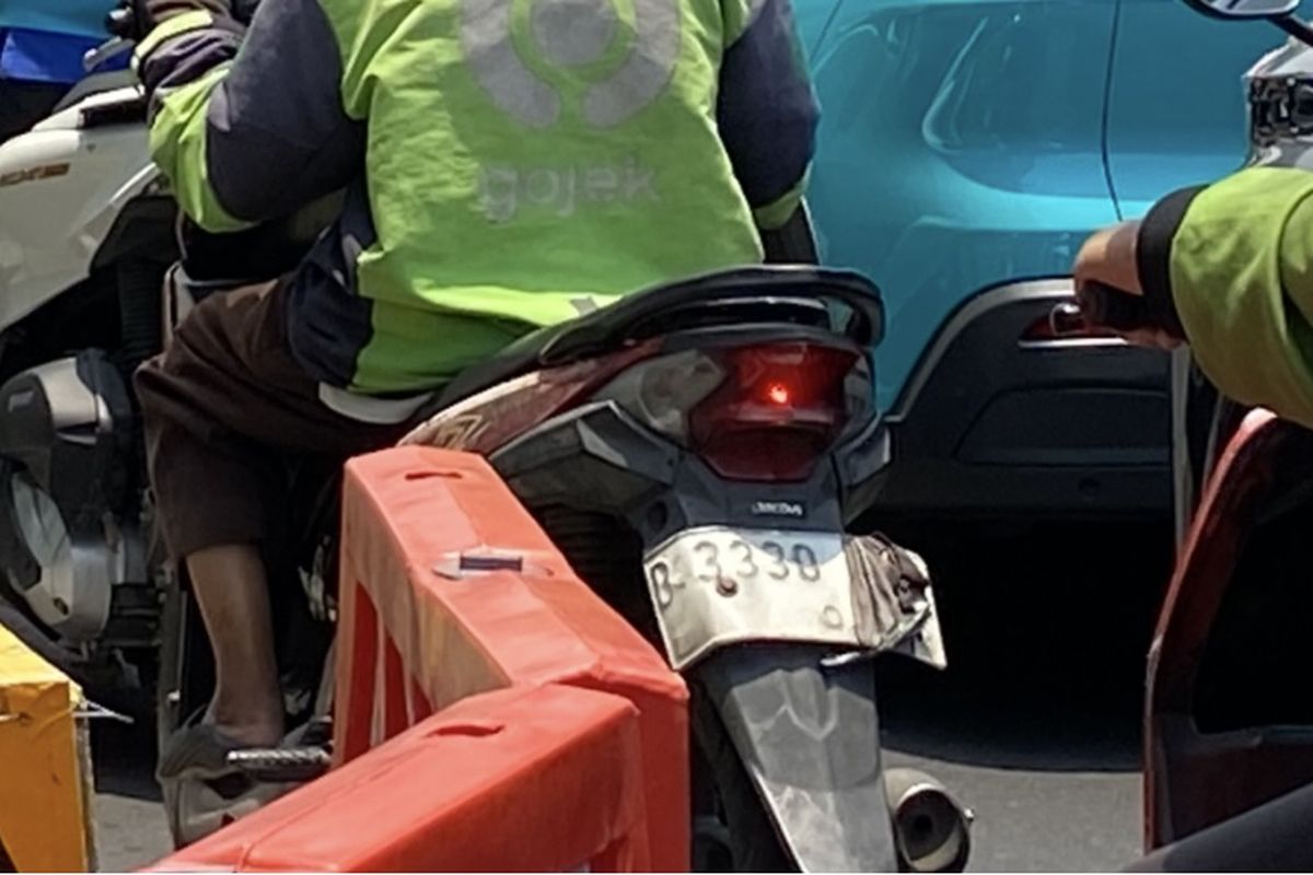 pelat nomor, Tilang elektronik, Jakarta, Ojo Ruslani, Fenomena Pengendara Motor Tutup Pelat Nomor di Jakarta