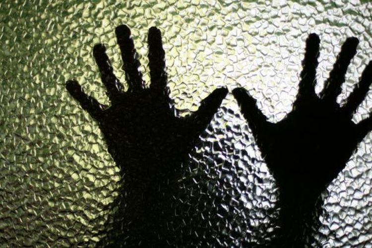 kekerasan seksual anak, pelecehan seksual anak, kekerasan seksual pada anak, pelecehan seksual pada anak, kekerasan seksual pada anak kemenkes, kesehatan mental orangtua, psikologi keluarga, Anak Jadi Korban Kekerasan Seksual, Ini Cara Orangtua Pulih dari Rasa Bersalah