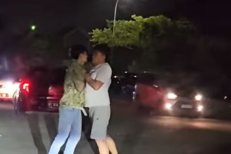 aksi arogansi, pengemudi mobil, konflik di jalan raya, pengemudi Suzuki Karimun Acungkan pedang, Pengemudi Karimun Arogan di Jalan: Ini Penjelasan Komunitas