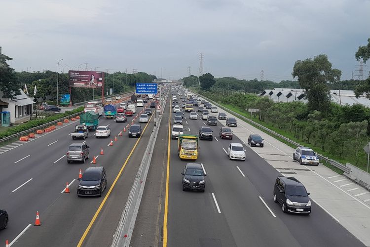 contraflow, lalu lintas, Trans-Jawa, Hari Buruh, Muali Padat, Contraflow Km 55–65 Tol Jakarta–Cikampek Diberlakukan