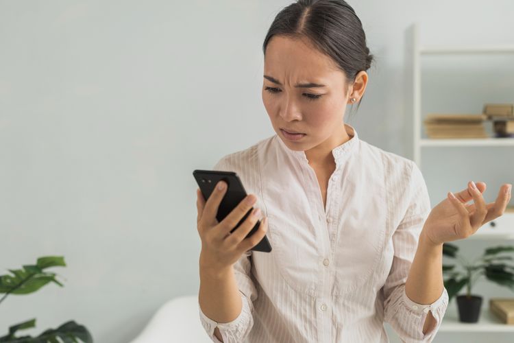 lost contact, lost contact dengan mantan, menghubungi mantan, menghubungi mantan setelah putus, menghubungi mantan setelah lost contact, mantan lost contact, mantan sudah lost contact, 5 Tips agar Tidak Tergoda Menghubungi Mantan Setelah Lost Contact, 1. Menulis, 2. Habiskan waktu dengan teman, 3. Lakukan hobimu, 4. Jauhkan ponsel dari jangkauan, 5. Cari tahu sumber godaan