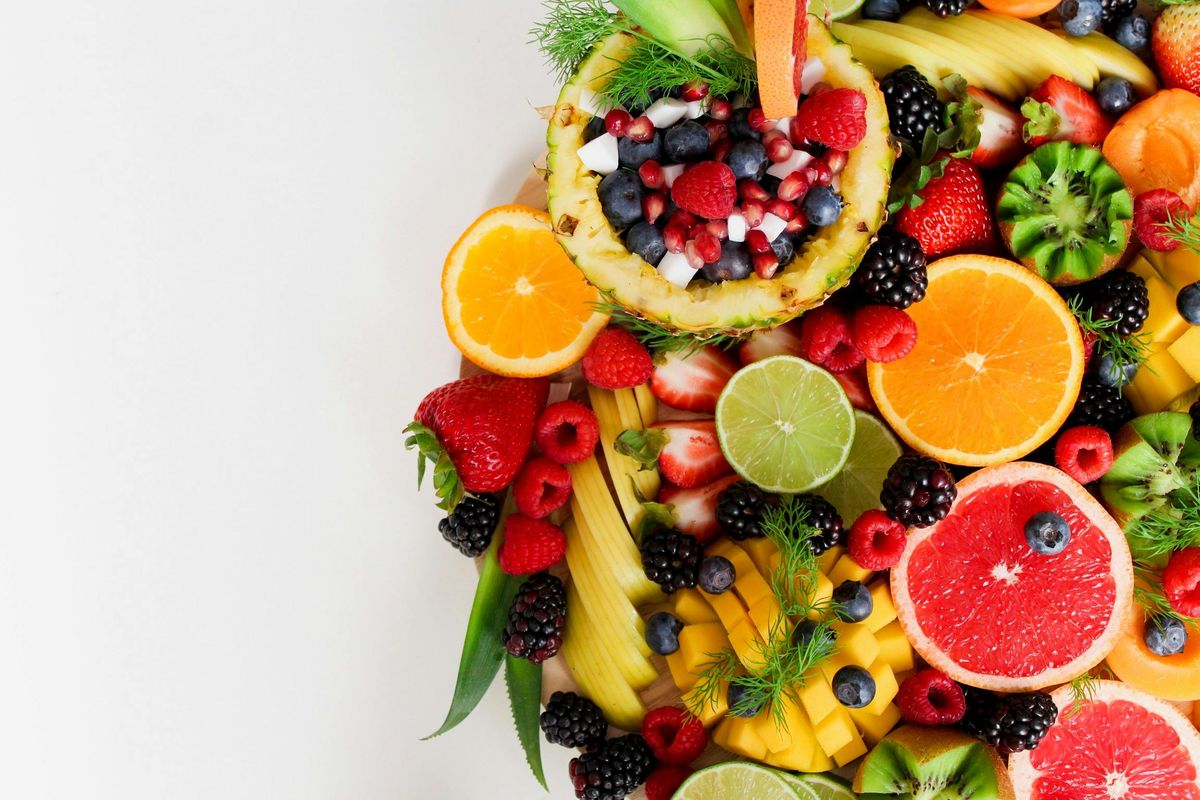 menambah berat badan, buah berkalori tinggi untuk menambah berat badan, cara menambah berat badan, Buah Berkalori Tinggi untuk Menambah Berat Badan, buah untuk menambah berat badan, makanan kalori tinggi untuk gemuk, 11 Buah Berkalori Tinggi untuk Menggemukkan Badan, 1. Pisang, 2. Alpukat, 3. Daging kelapa, 4. Mangga, 5. Kurma, 6. Plum kering, 7. Aprikot kering, 8. Buah ara kering, 9. Kismis, 10. Sultana, 11. Currants