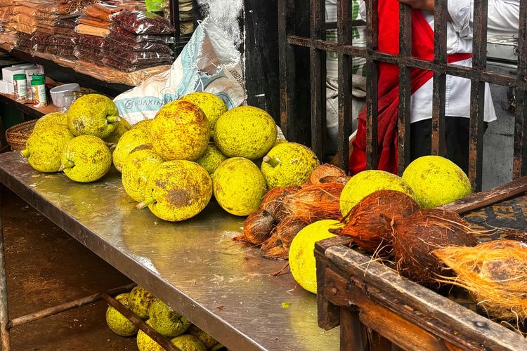 sukun goreng, membuat sukun goreng, menggoreng sukun, sukun goreng tanpa tepung, bahan sukun goreng, Cara Menggoreng Sukun Tanpa Tepung, Tambahkan 2 Bahan Saja!