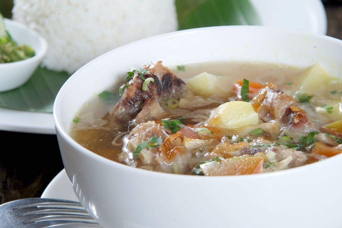 sop ayam Klaten, resep sop ayam Klaten, sop ayam kampung, Resep Sop Ayam Klaten Kuah Bening, Apa Saja Bumbunya?