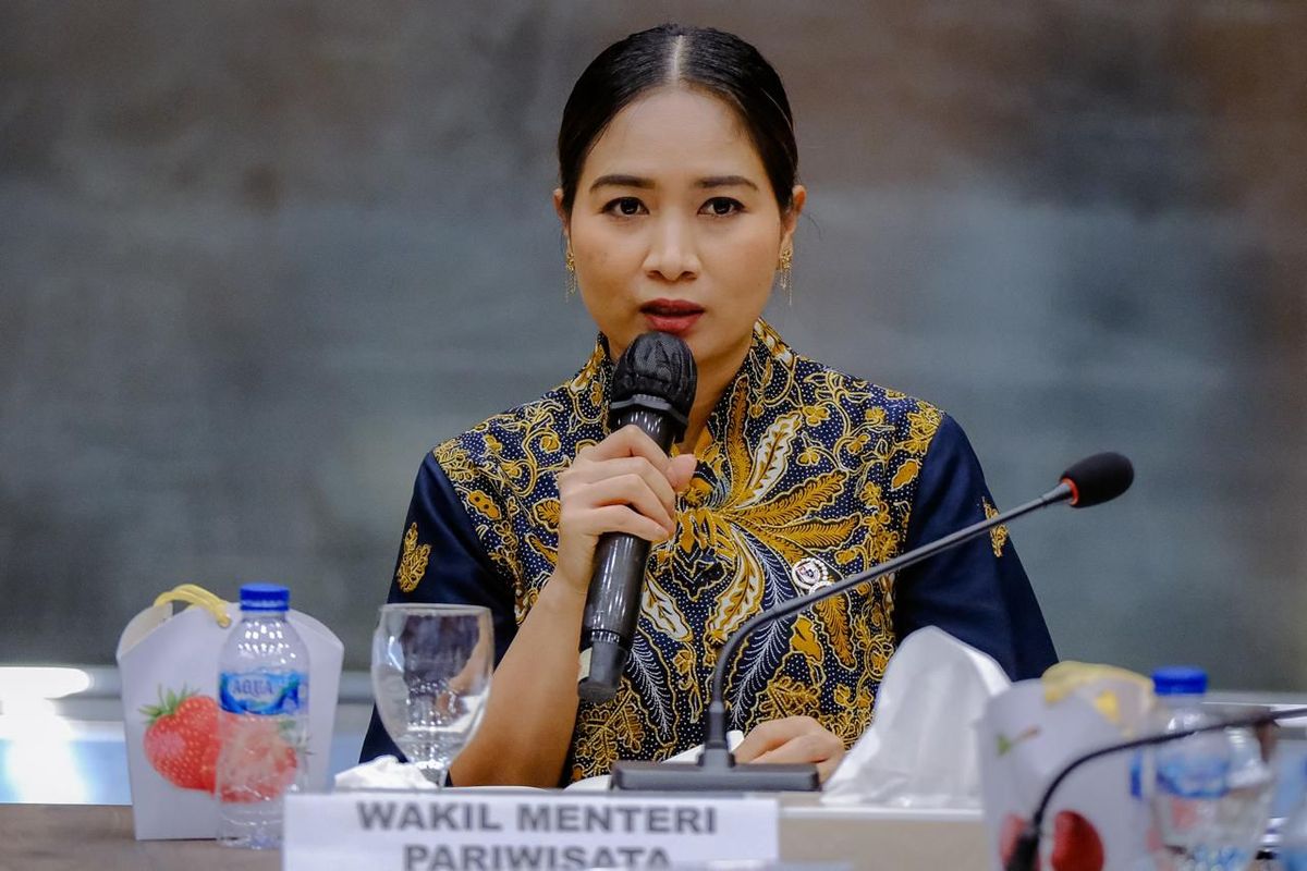 Wamenpar, Candi Borobudur, sadar wisata, Sadar Wisata, candi borobudur, wamenpar, candi borobudur ditempeli permen karet, permen karet di candi borobudur, Candi Borobudur Ditempeli Permen Karet, Wamenpar: Wisatawan Harus Sadar Nilai Berwisata