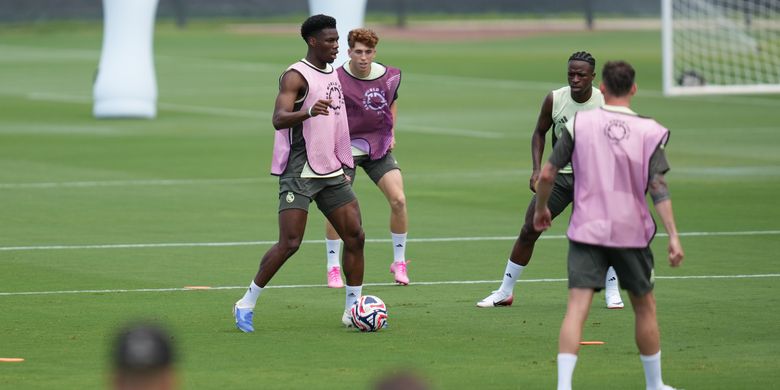 Federico Valverde, Aurelien Tchouameni, Real Madrid, latihan, LaLiga, Jose Angel Sanchez, Alvaro Arbeloa, Buntut Perkelahian di Valdebebas, Real Madrid Pertimbangkan Jual Valverde atau Tchouameni