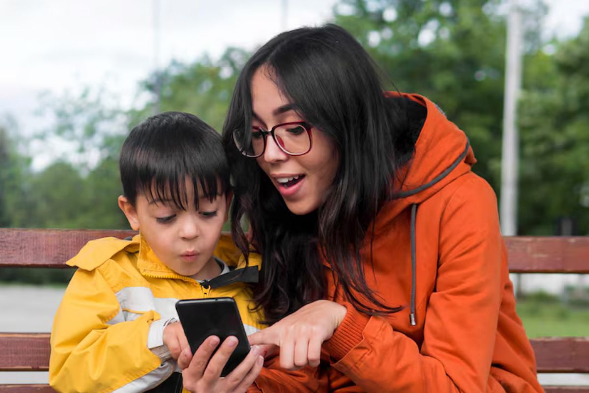 parenting, pentingnya empati, menumbuhkan empati pada anak, empati pada anak, pentingnya menanamkan empati, cara menanamkan empati pada anak, Saling Kirim Reels dengan Anak Bisa Jadi Cara Menumbuhkan Empati, Ini Kata Psikolog