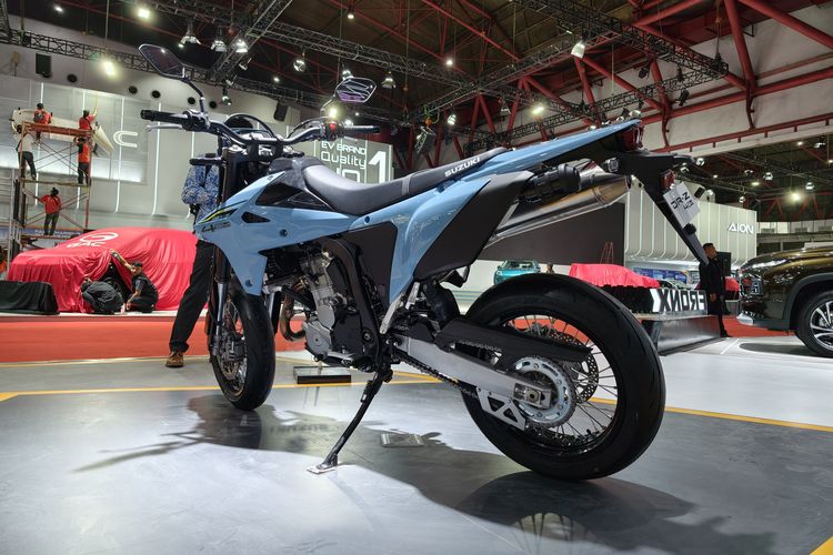 Suzuki, DR-Z4SM, IIMS 2026, Supermoto, Suzuki Pamerkan DR-Z4SM di IIMS 2026, Supermoto 400 cc