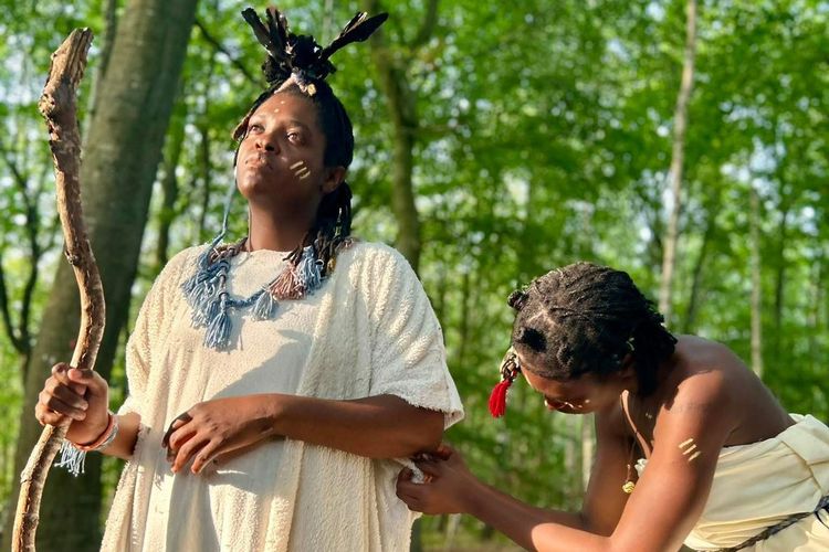 turis amerika hilang, turis Amerika, Kingdom of Kubala, Lady Safi, Hilang Tiga Bulan, Turis Amerika Ternyata Tinggal di Hutan Skotlandia dan Menikah dengan Raja ‘Afrika’