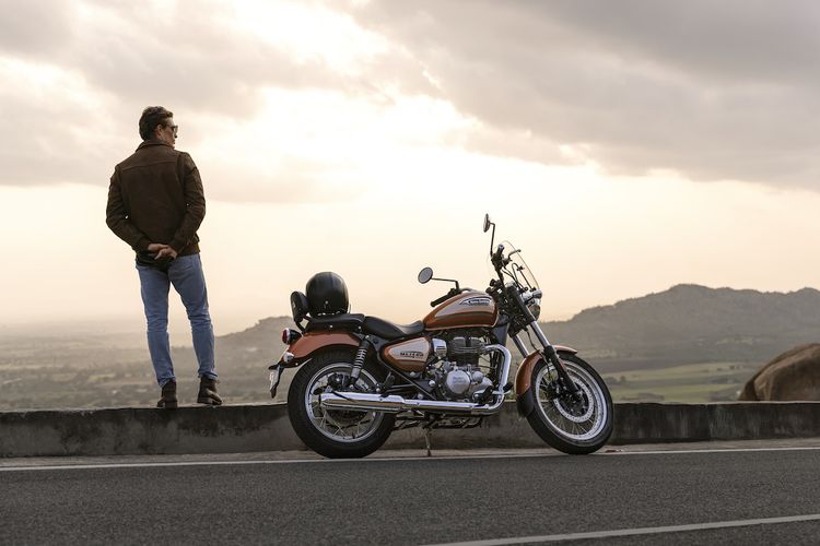 Motor, Royal Enfield, RE Meteor 350 Sundowner Orange Meluncur, Cuma 36 Unit di Indonesia