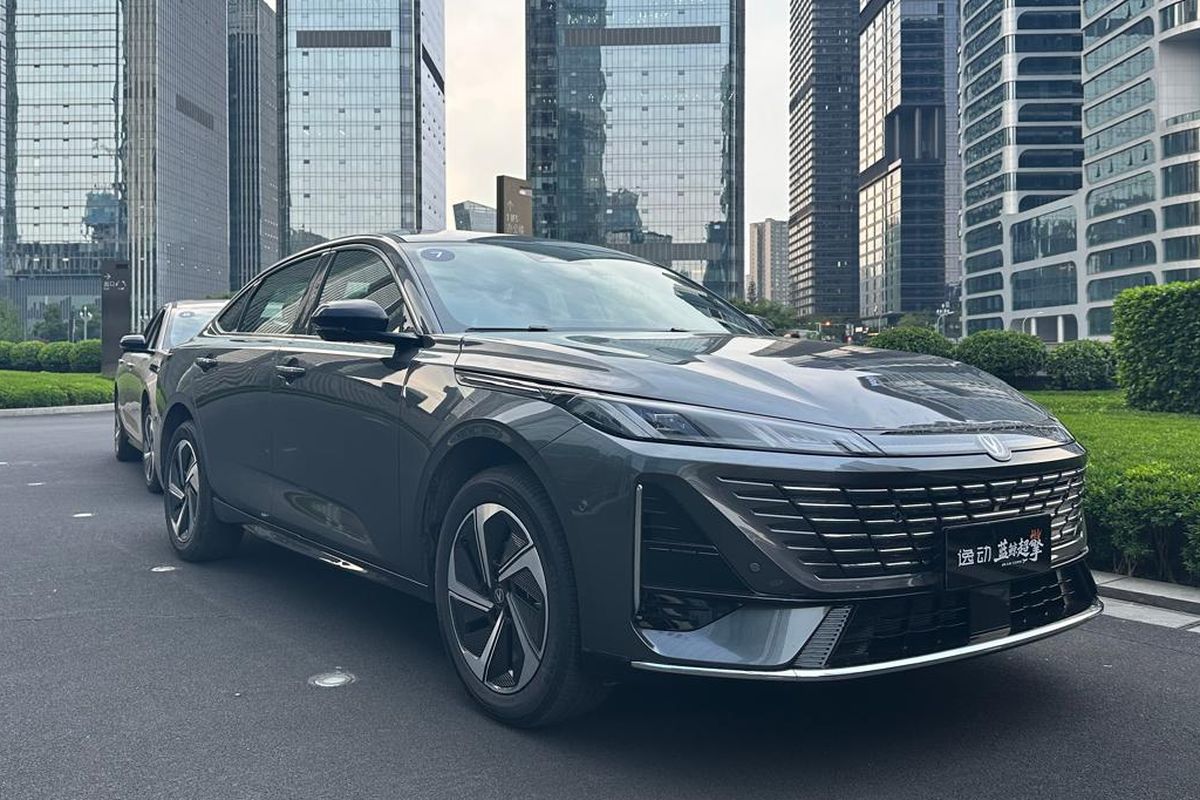 Changan, sedan hybrid, Chongqing, Blue Core HEV, Changan Eado, Kencan dengan Sedan Hybrid Changan Eado Langsung di Chongqing