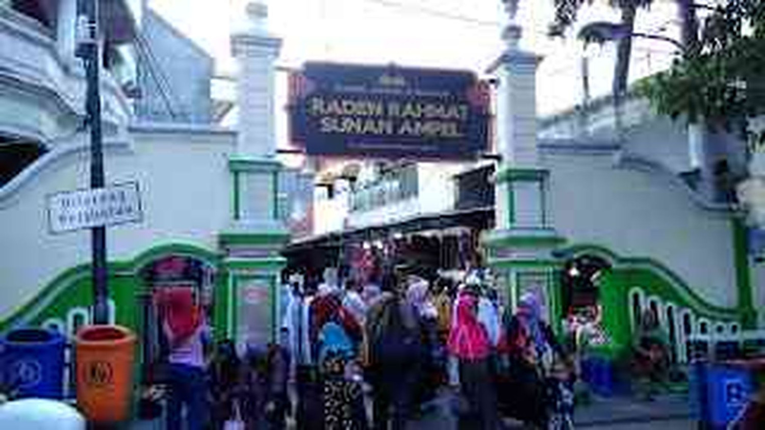 Cerita Akulturasi Arab-Jawa dalam Semangkuk Gule Kacang Hijau, Kampung Ampel dan Jejak Budaya Arab di Surabaya, Gule Kacang Hijau yang Tidak Banyak Orang Tahu, Tradisi yang Selalu Menghidupkan Rumah, Akulturasi yang Hidup Lewat Makanan, Menjaga Rasa, Menjaga Cerita