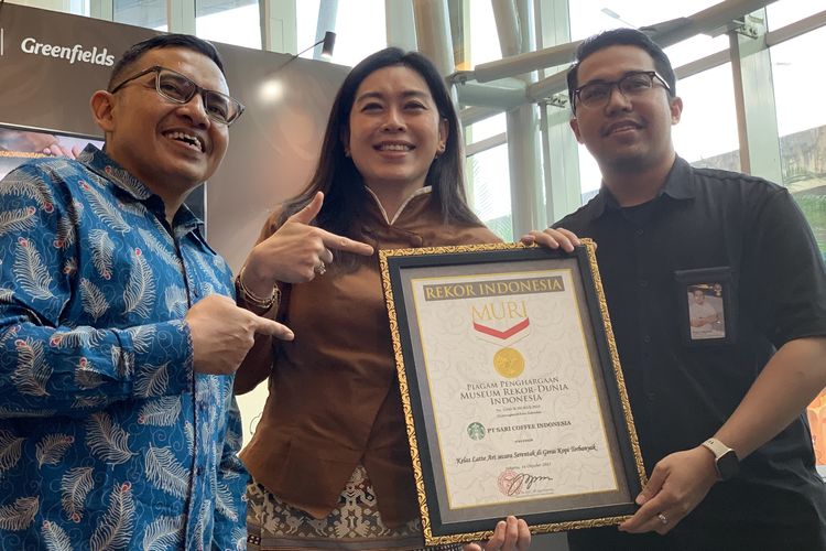 starbucks, rekor muri starbucks indonesia, rekor muri kelas latte art terbanyak starbucks indonesia, juara Starbucks Latte Art Championship 2025, 300 Gerai Starbucks Indonesia Gelar Kelas Latte Art Serentak, Catat Rekor MURI