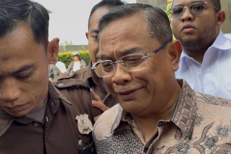 Pansus Hak Angket, bupati pati, bupati pati sudewo, Bupati Sudewo, DPRD Pati, Ricuh di DPRD Pati, Koordinator AMPB Dikeroyok Pendukung Bupati Sudewo, Massa Padati Area DPRD Pati, Teguh dan Botok Diserbu Pendukung, Agenda Pansus Hak Angket DPRD Pati, Tuntutan AMPB dan Potensi Pemakzulan