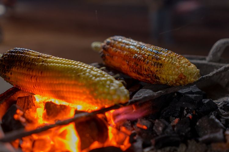 Ide Menu Bakar-Bakaran Malam Tahun Baru, Mudah dan Lezat, Ayam Bakar, Menu Utama Favorit Bakar-Bakaran Tahun Baru, Jagung Bakar, Pelengkap Wajib Malam Pergantian Tahun, Bakso Ikan Bakar, Alternatif Praktis untuk Bakar-Bakaran, Udang Bakar, Menu Seafood untuk Malam Tahun Baru