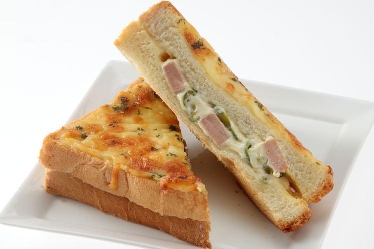 roti tawar, Ide Olahan Sisa Roti Tawar Jadi Camilan Kekinian di Rumah, 1. Puding roti , 2. Salad roti kering, 3. Roti panggang sayuran, 4. Roti bakar , 5. Roti panggang keju