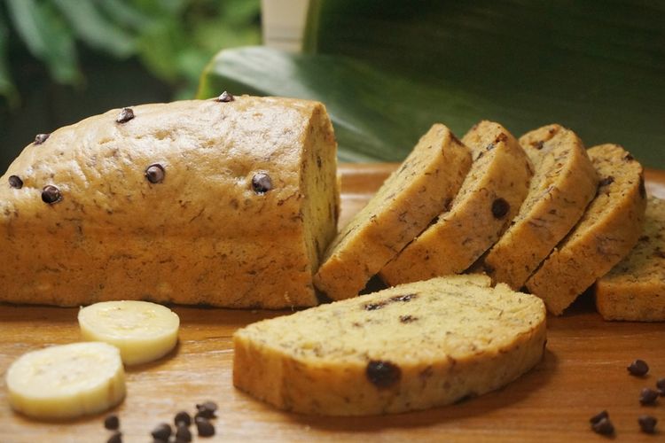 pisang, resep, Bolu pisang, Tips Mengolah Pisang Hampir Busuk Jadi Bolu dan Camilan yang Lezat, 1. Bolu pisang kukus sederhana, 2. Bolu pisang panggang klasik, 3. Bolu pisang cokelat kukus, 4. Panekuk pisang, 5. Es krim pisang, 6. Barongko khas Bugis