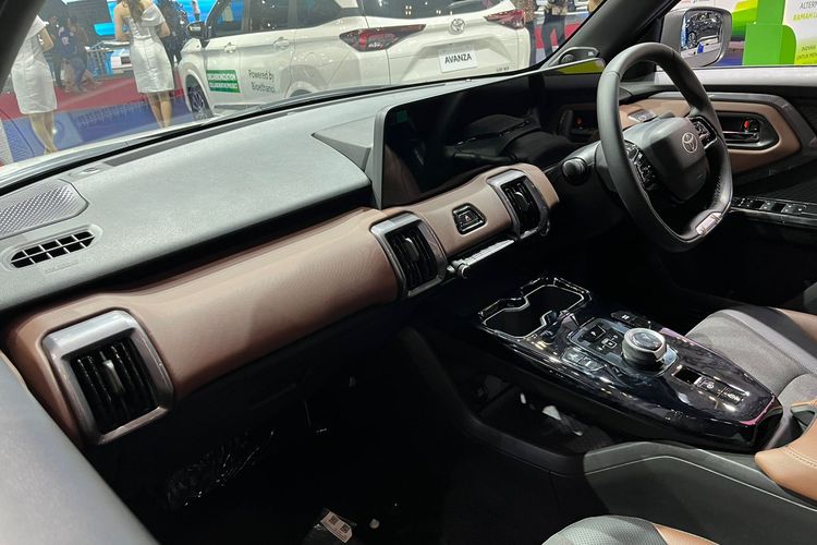 Urban Cruiser EV, Toyota, bZ4X, Crossover listrik, Selisih Rp 40 Juta, Ini Perbandingan Toyota Urban Cruiser EV dan bZ4X