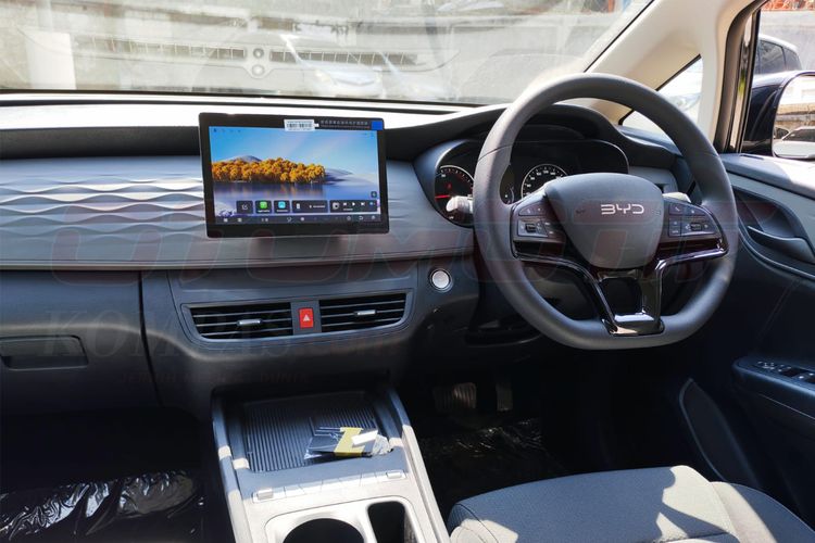 BYD M6 DM, Geely Starray EM-i, BYD M6 DM Vs Geely Starray EM-i: Adu Teknologi PHEV Terbaru, Interior dan Konfigurasi Penumpang, Fitur Unggulan, Performa Mesin, Kapasitas Baterai dan Jarak Tempuh, Kesimpulan